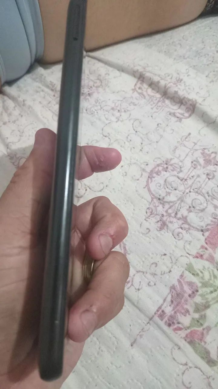 Celula ta com  trincado  mais nao trava e vou vende co carregado - Foto 4