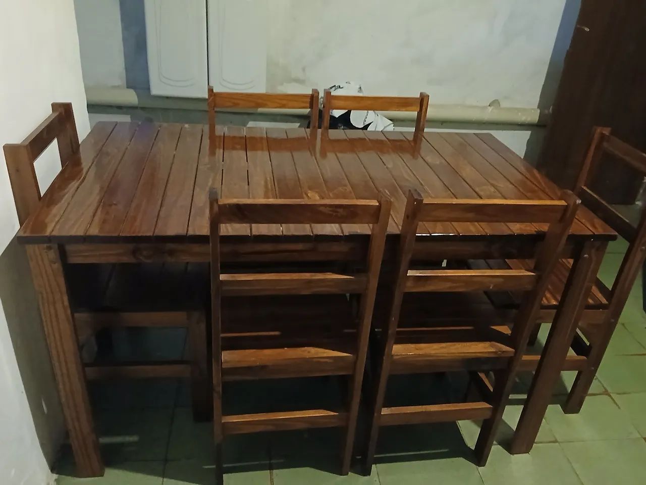 Mesa de 6 cadeiras toda em madeira - Foto 2