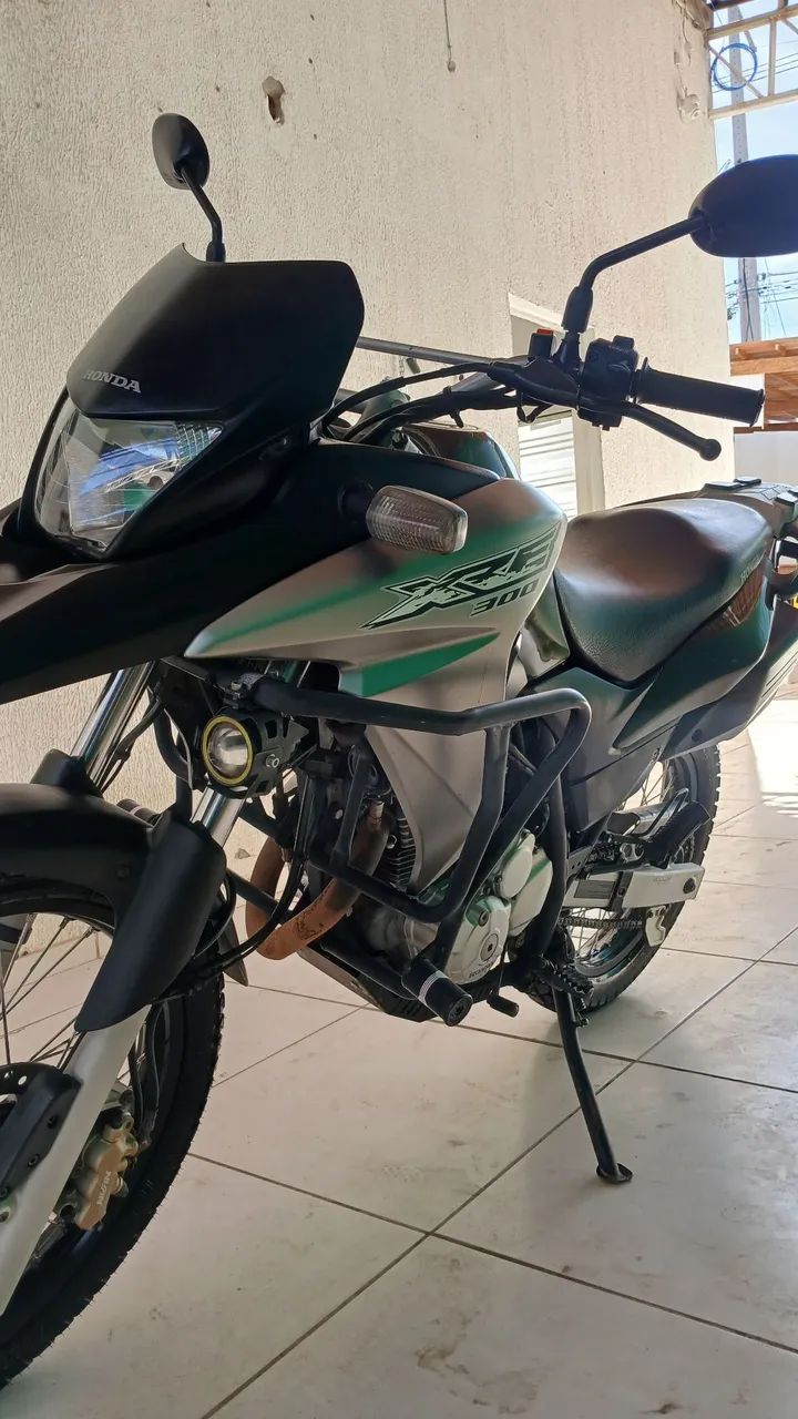 Moto nova e bem conservada 