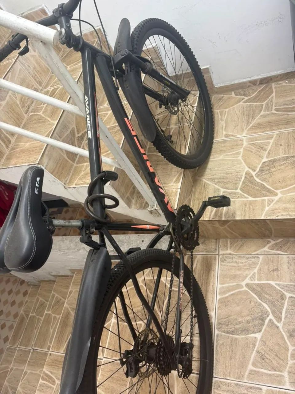 Bicicleta aro 29 usada, mais suporte de parede 