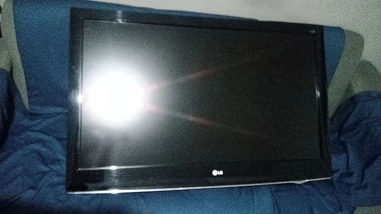 Tv LG 42 polegadas LED. Não sei se funciona, perdi o cabo 