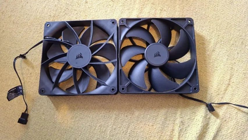 Kit com 2 Ventoinhas Corsair RS140, 140mm - Foto 4