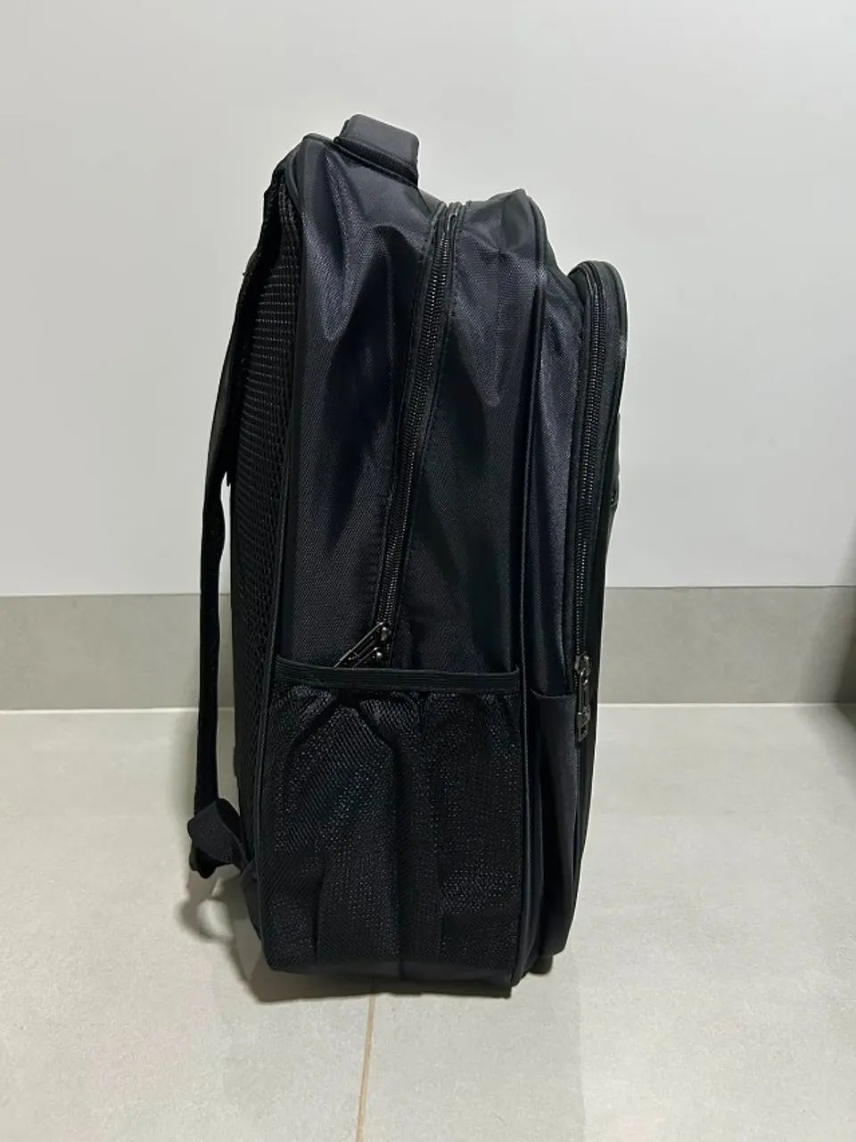 Mochila Preta NOVA Resistente Nunca Usada - Foto 5
