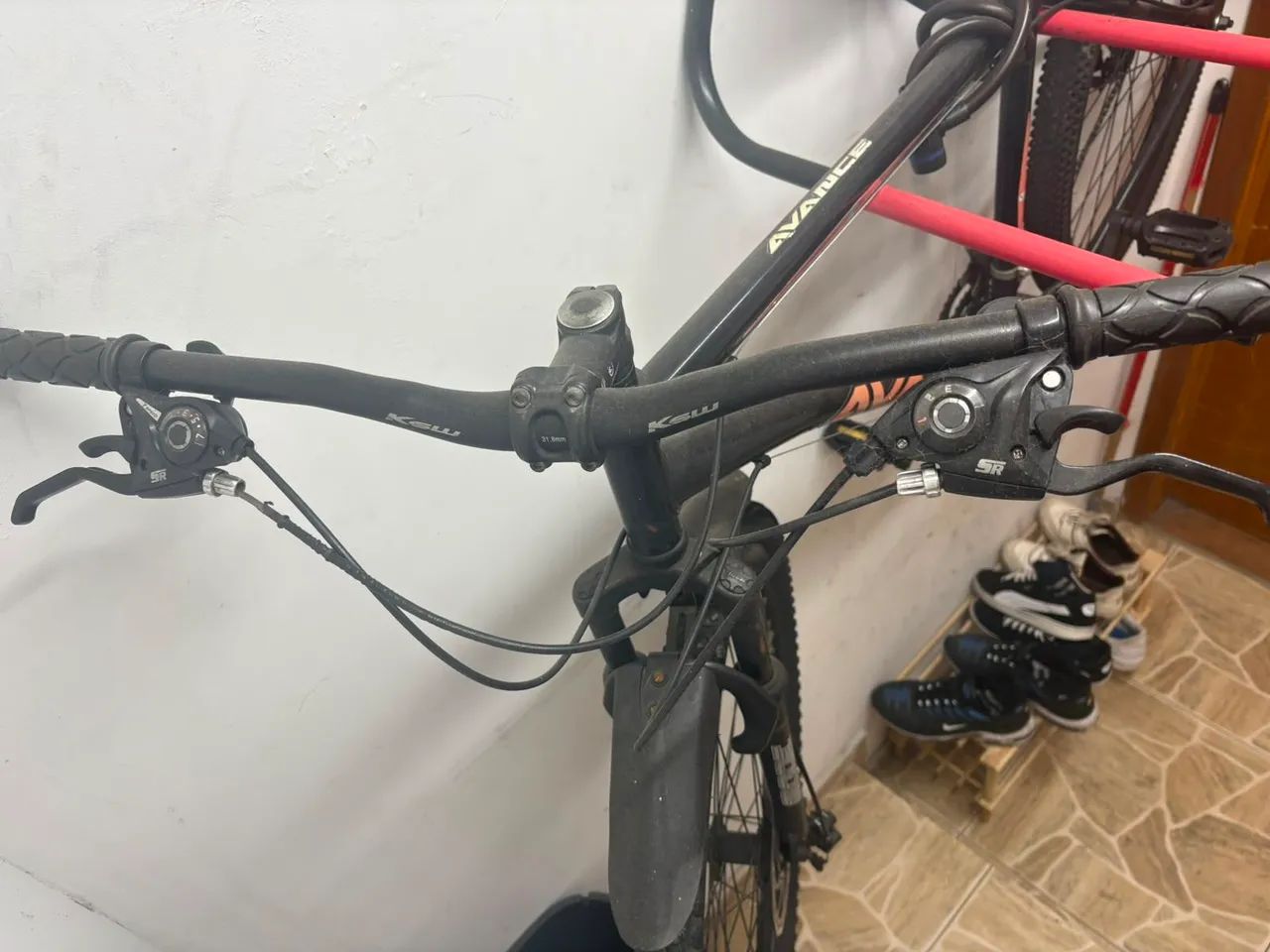 Bicicleta aro 29 usada, mais suporte de parede  - Foto 2