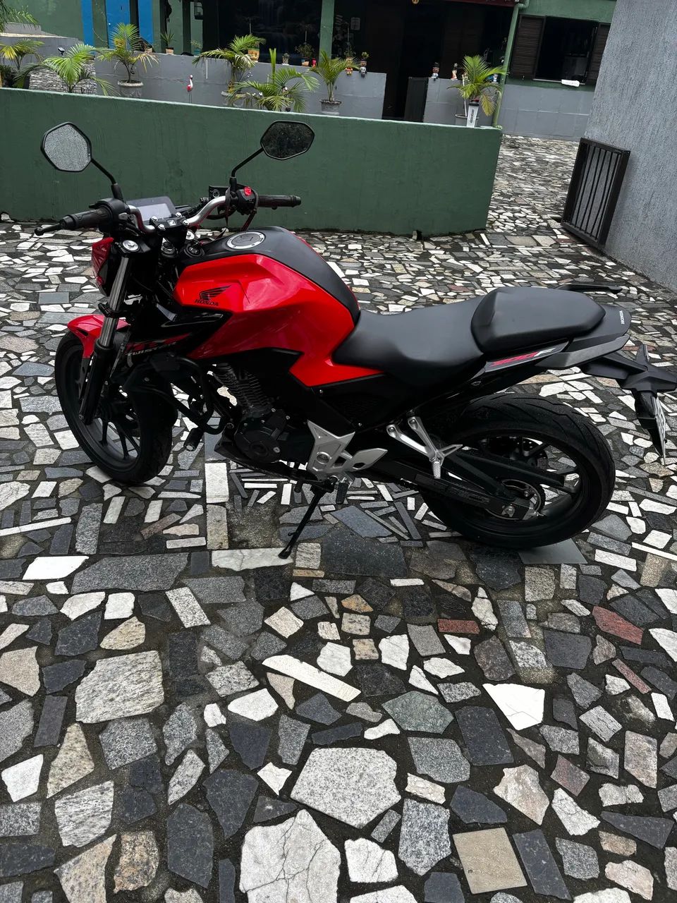 CB 300f 2024 