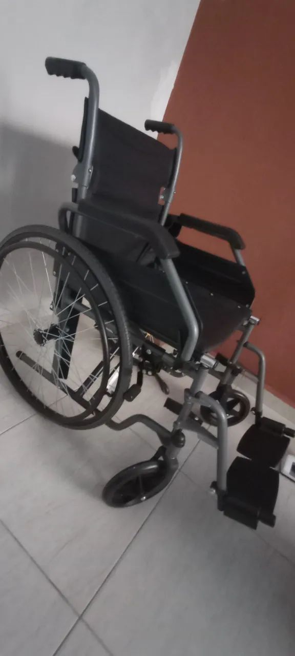 Cadeira de rodas seminova - Foto 5