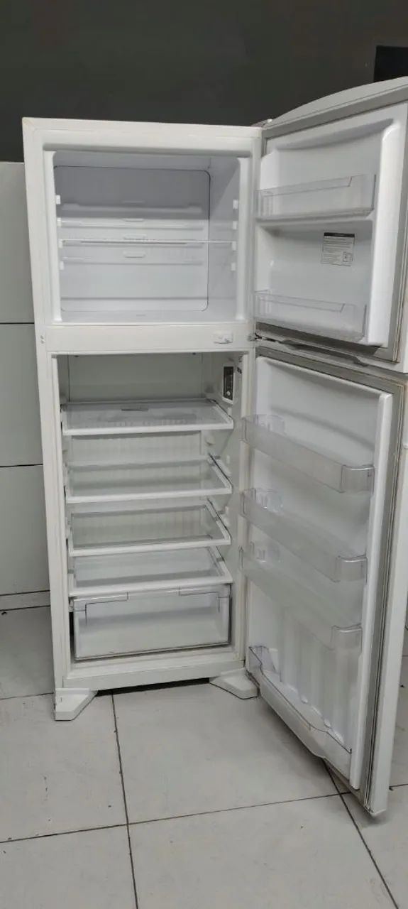 Vende uma geladeira 