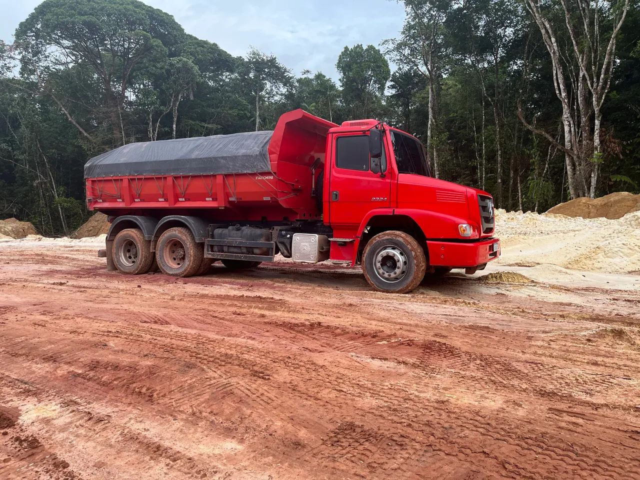 Caçamba Mercedes 2324