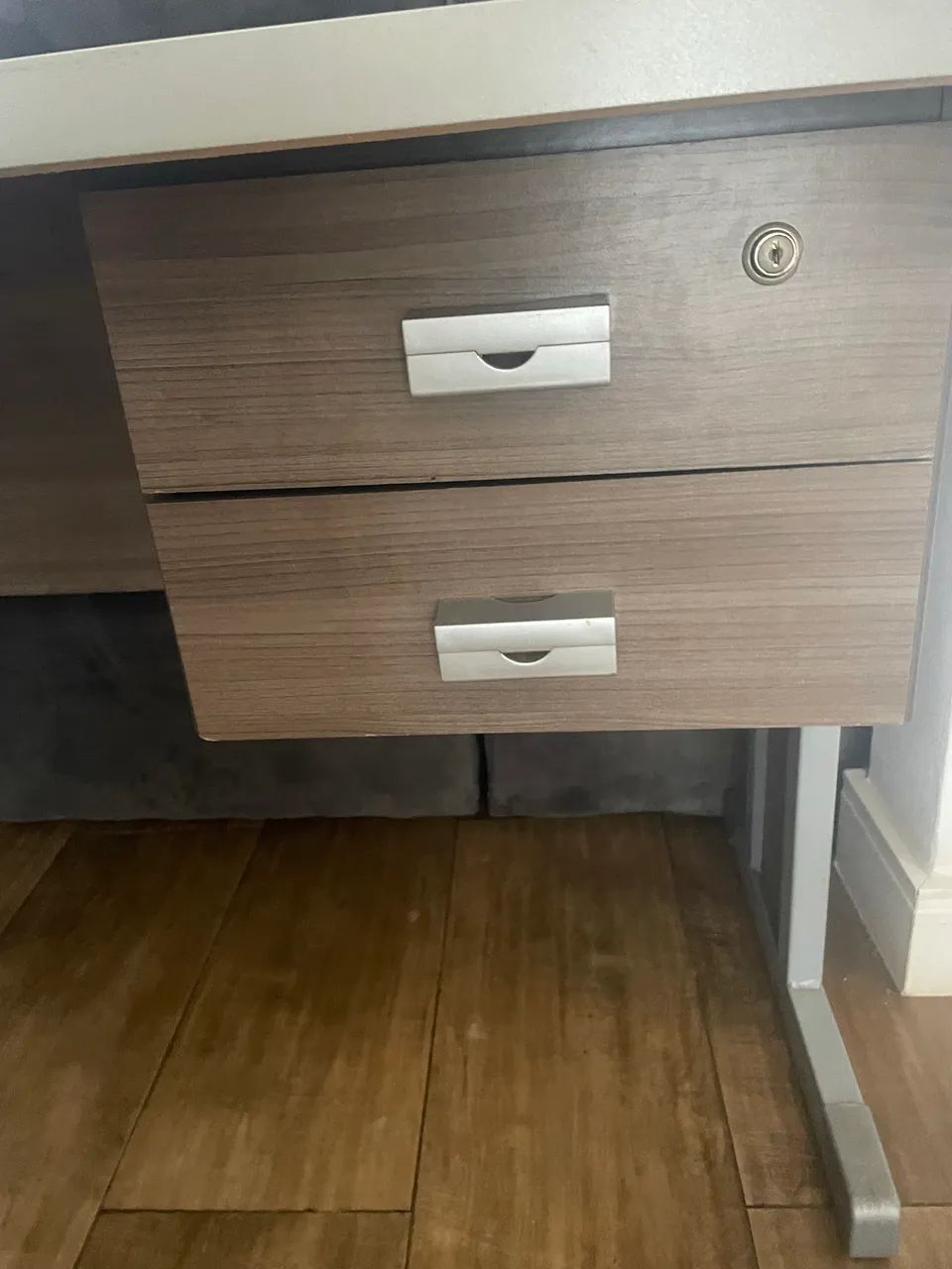 Mesa e armário escritório  - Foto 4