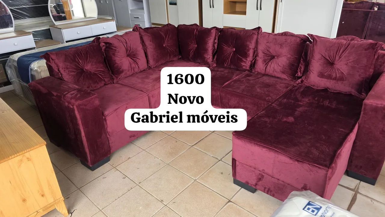 SOFÁ DE CANTO COM CHAISE VINHO NOVO