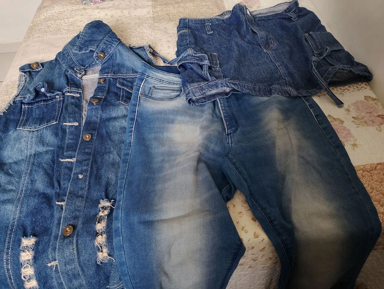 PACOTES COM 3 PEÇAS SEMI NOVA DE ROUPAS DE QUALIDADE POR 30 .00 - Foto 5