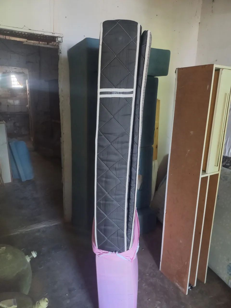 Cama base e colchão solteirão semi nova - Foto 4