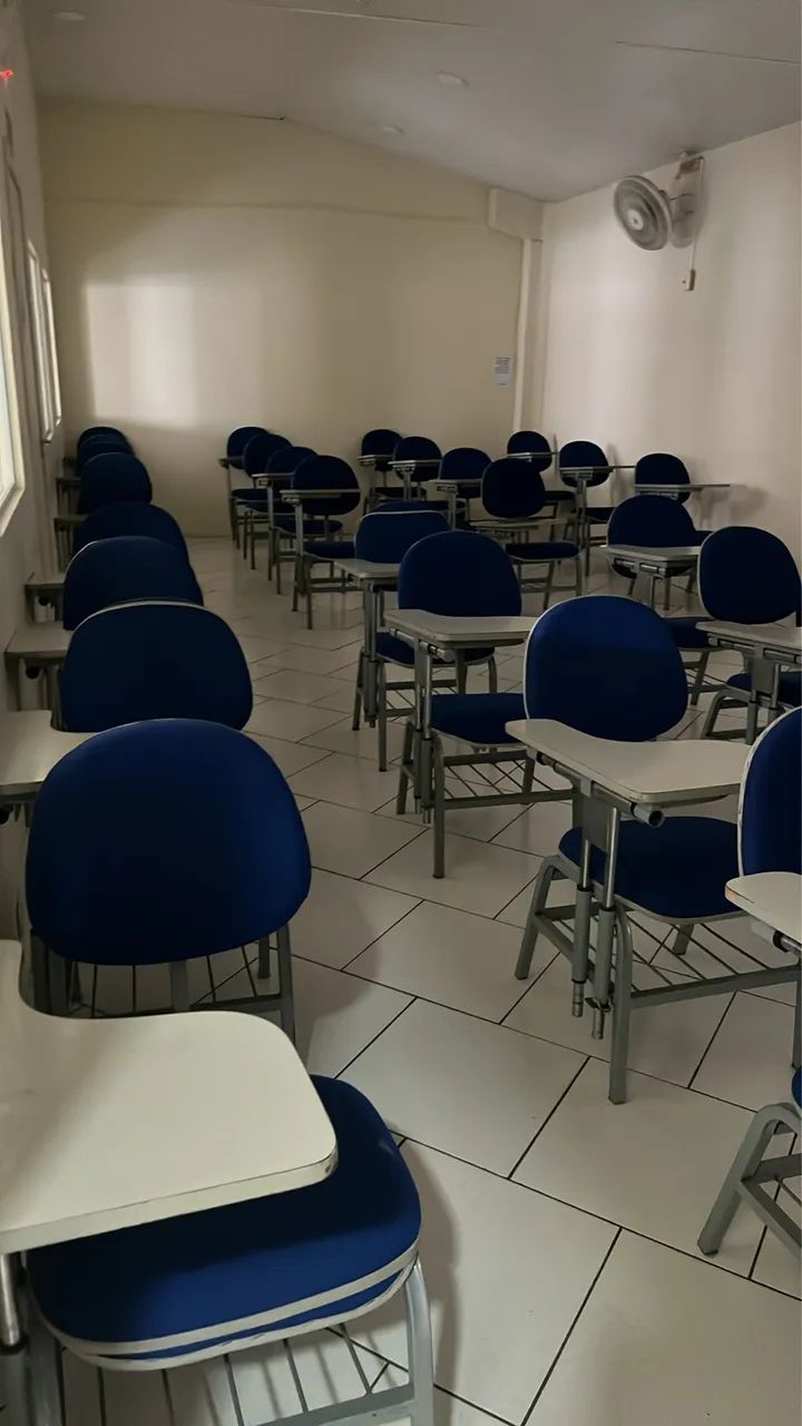 Cadeiras acolchoadas com apoio e sem  - Foto 3