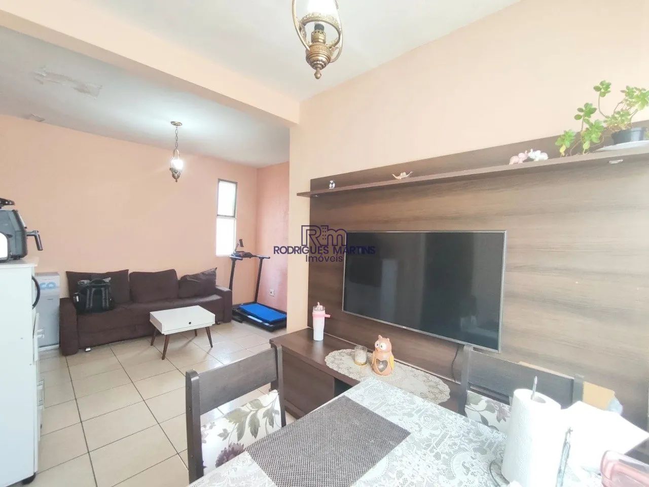 Vende Apartamento com 03 quartos no Bairro Caiçara