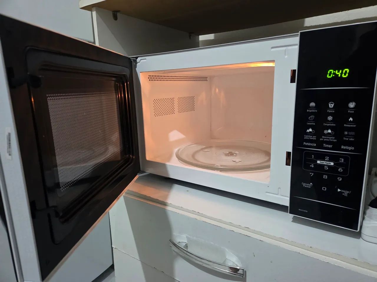Micro-ondas Britânia BMO38 33L Espelhado - Excelente Estado - Foto 2
