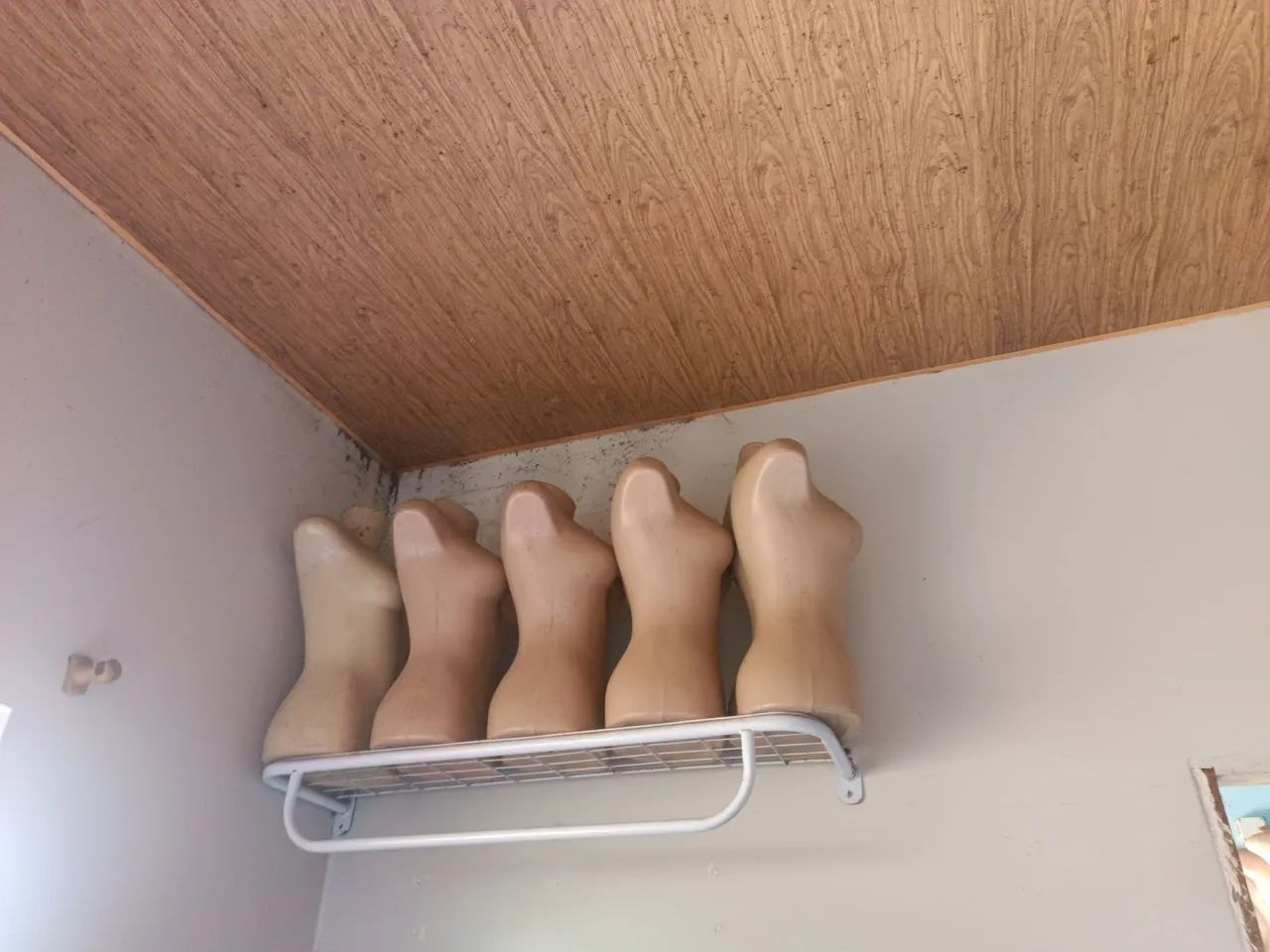 Para blusas manequins usado em bom estado  - Foto 5