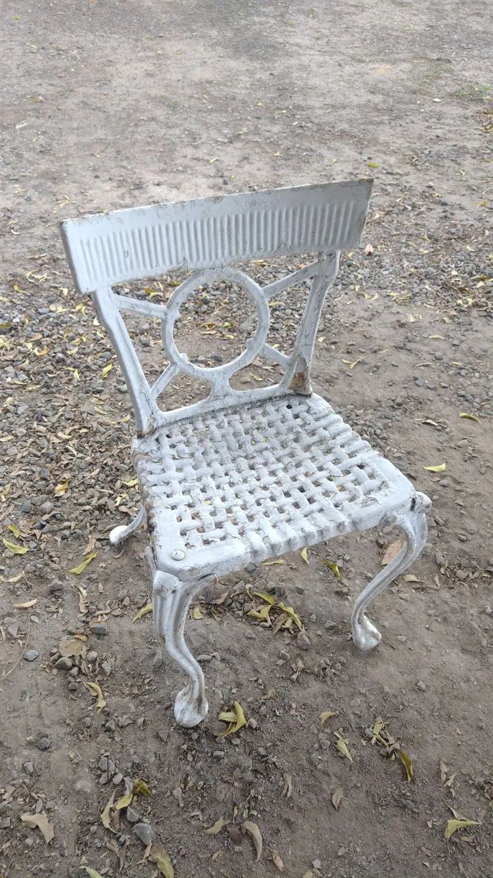 Cadeira antiga  - Foto 2