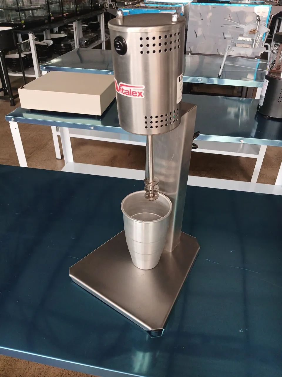 Batedor de Milk Shake Vitalex 500W Inox com Copo 500ml - Foto 2