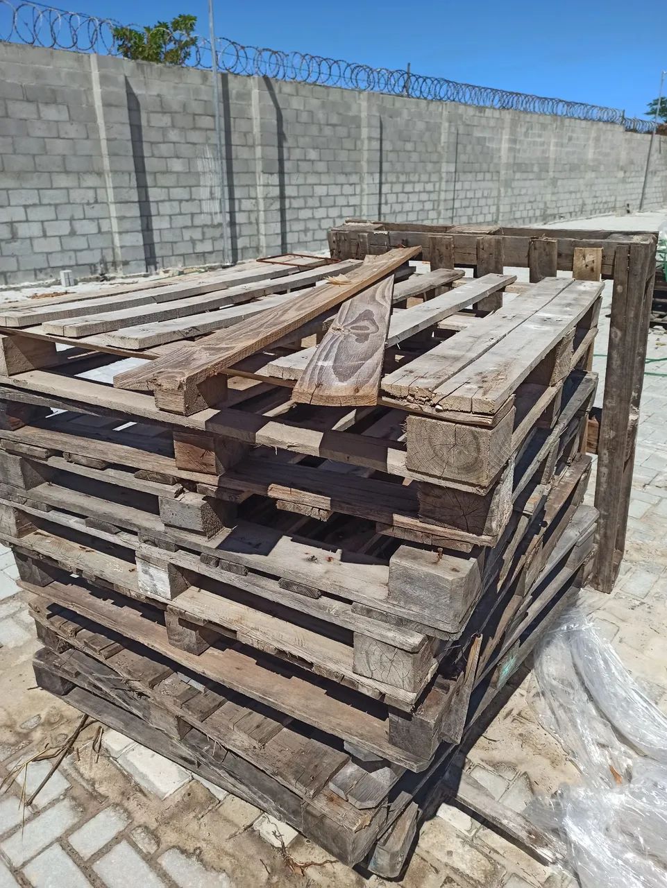 Vendo pallet de madeira usado - Foto 2