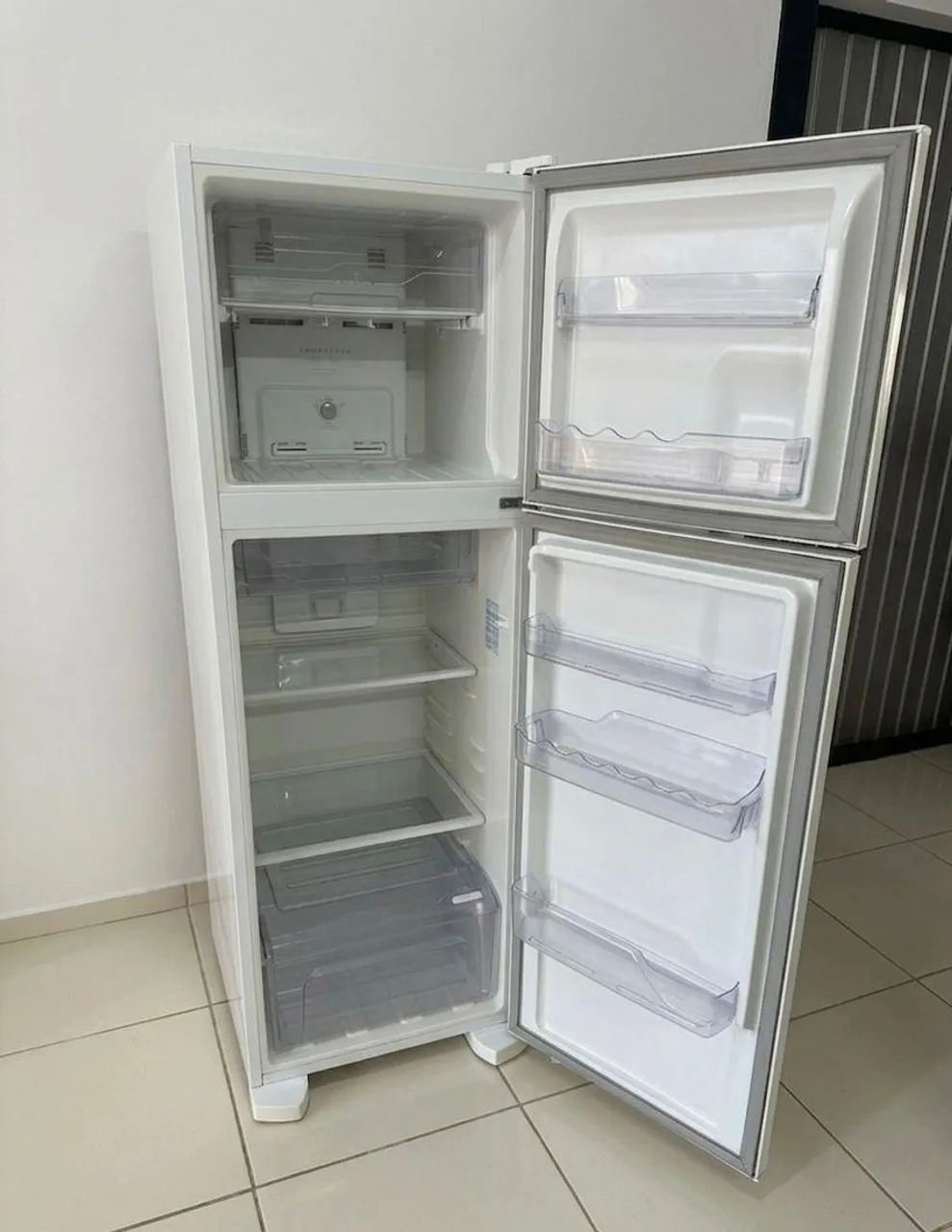 Vendo Geladeiras e freezer. 