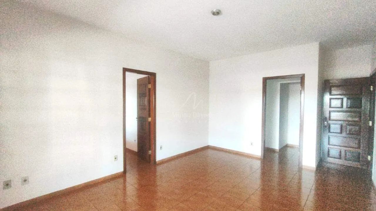 Casa Comercial/Industrial para Aluguel no Bairro Guarani (Frente)  230m², 3 Quartos e Vara