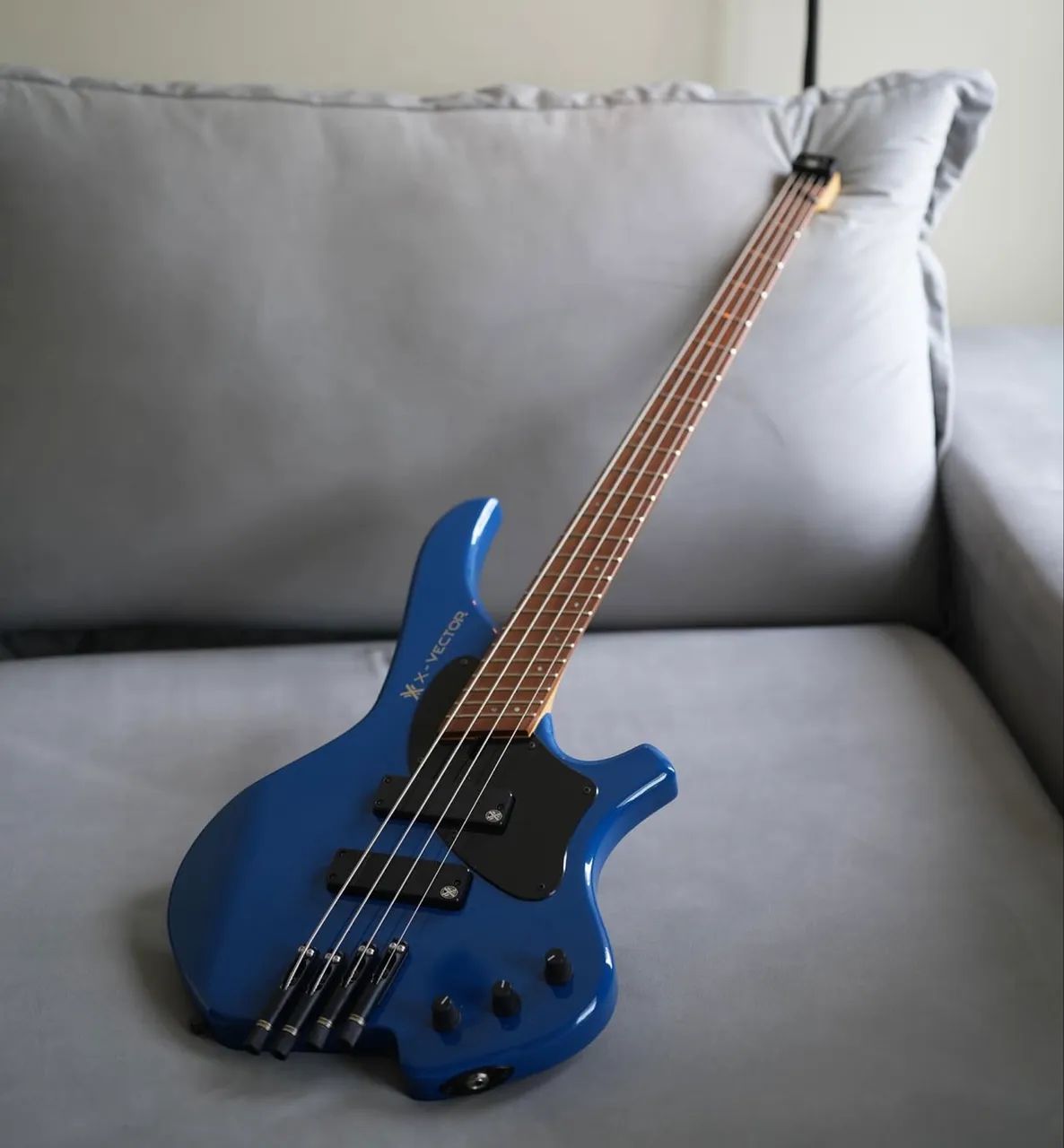 Baixo X Vector Neo Custom Headless Multi Escala 4 cordas  - Foto 2