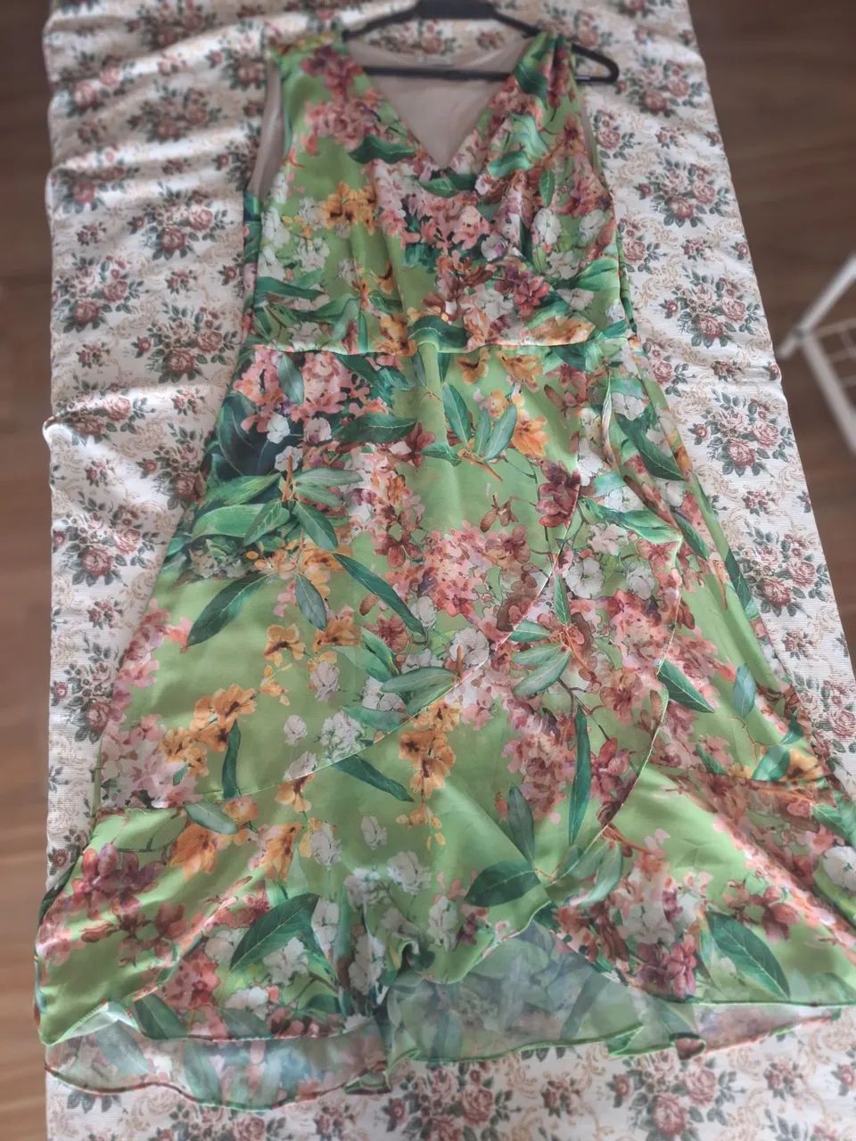 vestido florido  em seda semi novo
