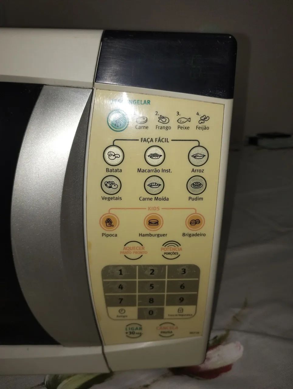 Microondas Electrolux 18l 110vts usado  - Foto 4