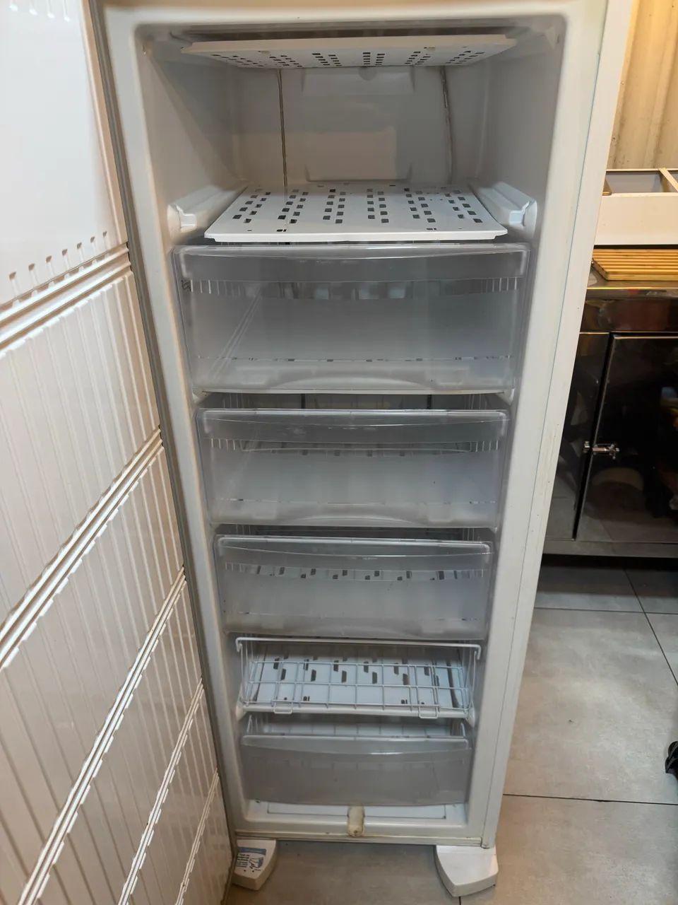 Freezer vertical Electrolux  - Foto 2