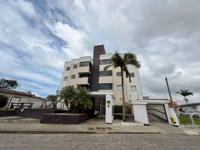 Apartamento Semi Mobiliado bem Localizado