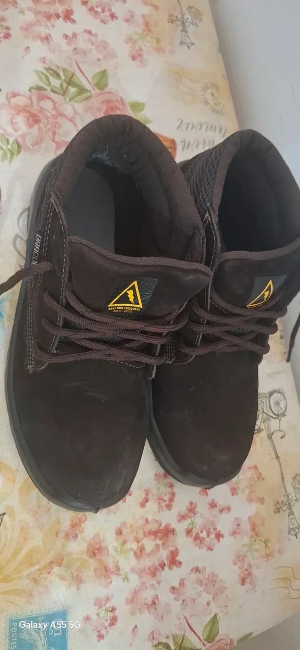Vendo bota de segurança 