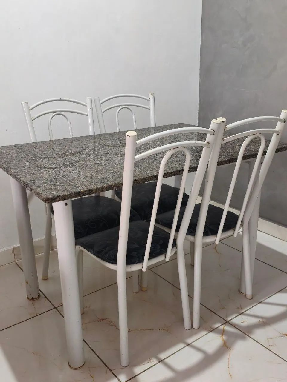 Mesa de granito + 4 cadeiras - Foto 2