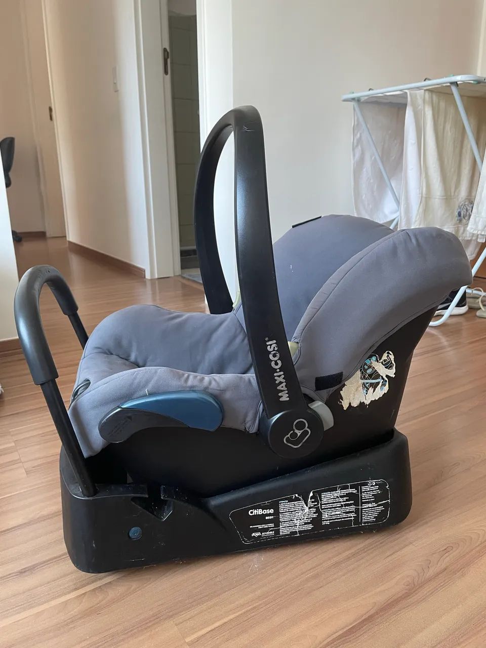 Bebê conforto + base para carro Maxi Cosi - Foto 2