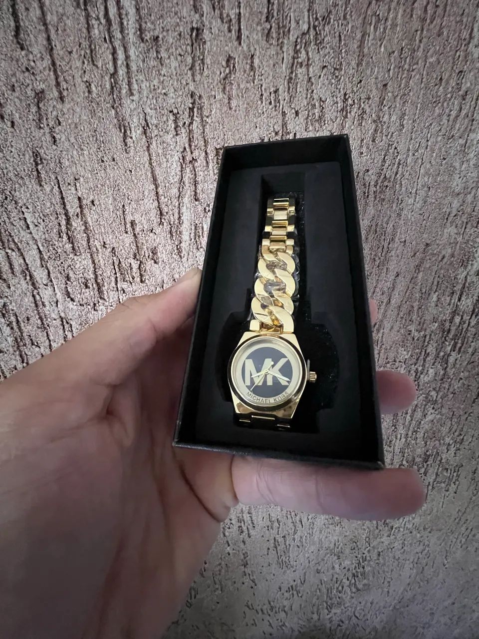 Relógio MK feminino dourado - Foto 3