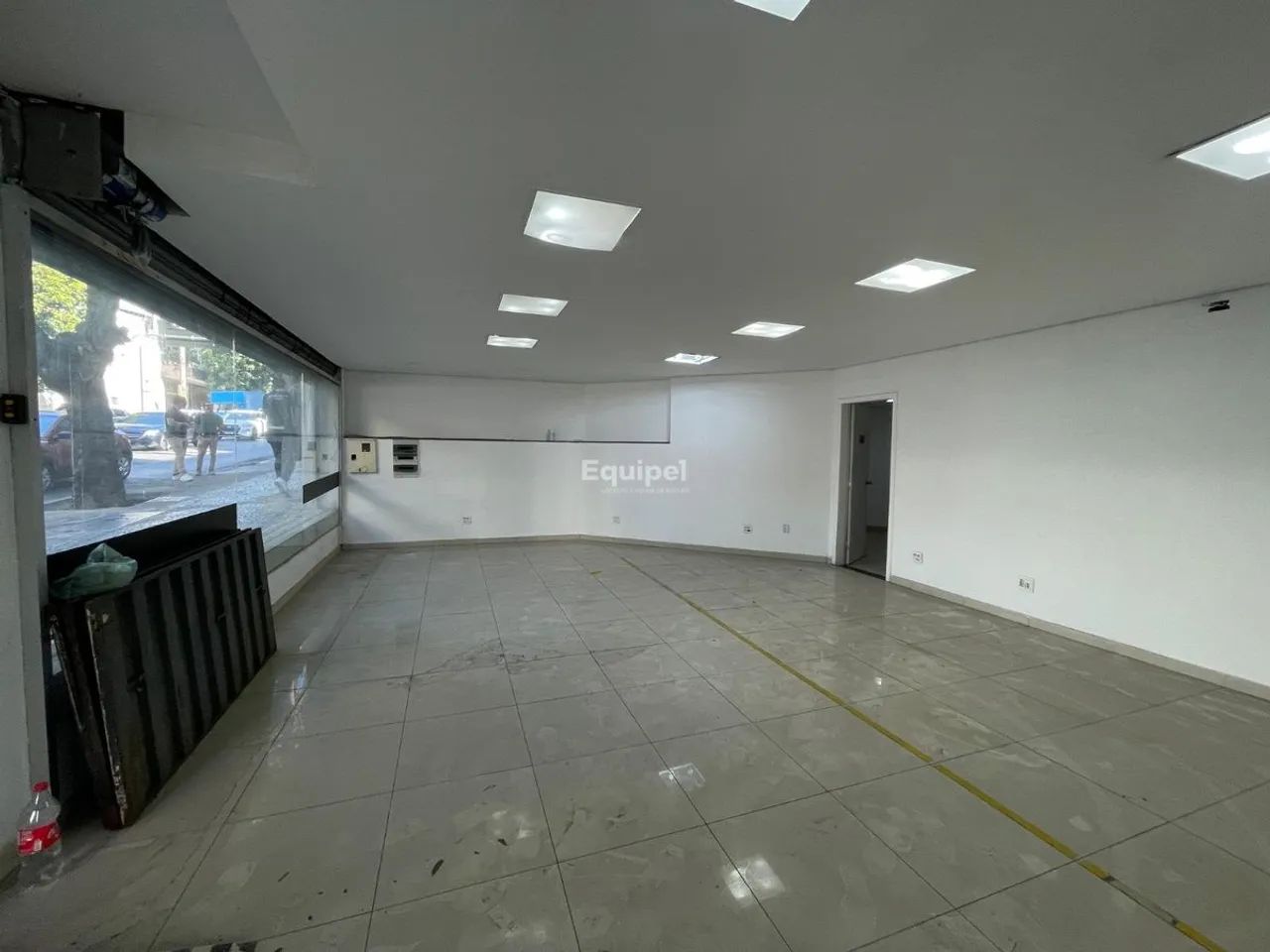 Loja Comercial de 210m² para Alugar na Savassi | 70m² de Loja + Subsolo - Foto 2