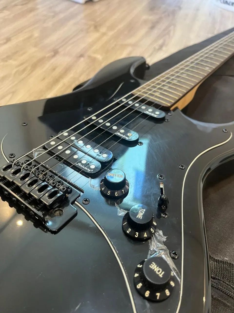 Guitarra + caixa de som 