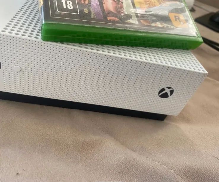 XBOX ONE 1TB - 2 controles , GTA 5 e Jogos na nuvem - Com Defeito - Foto 3