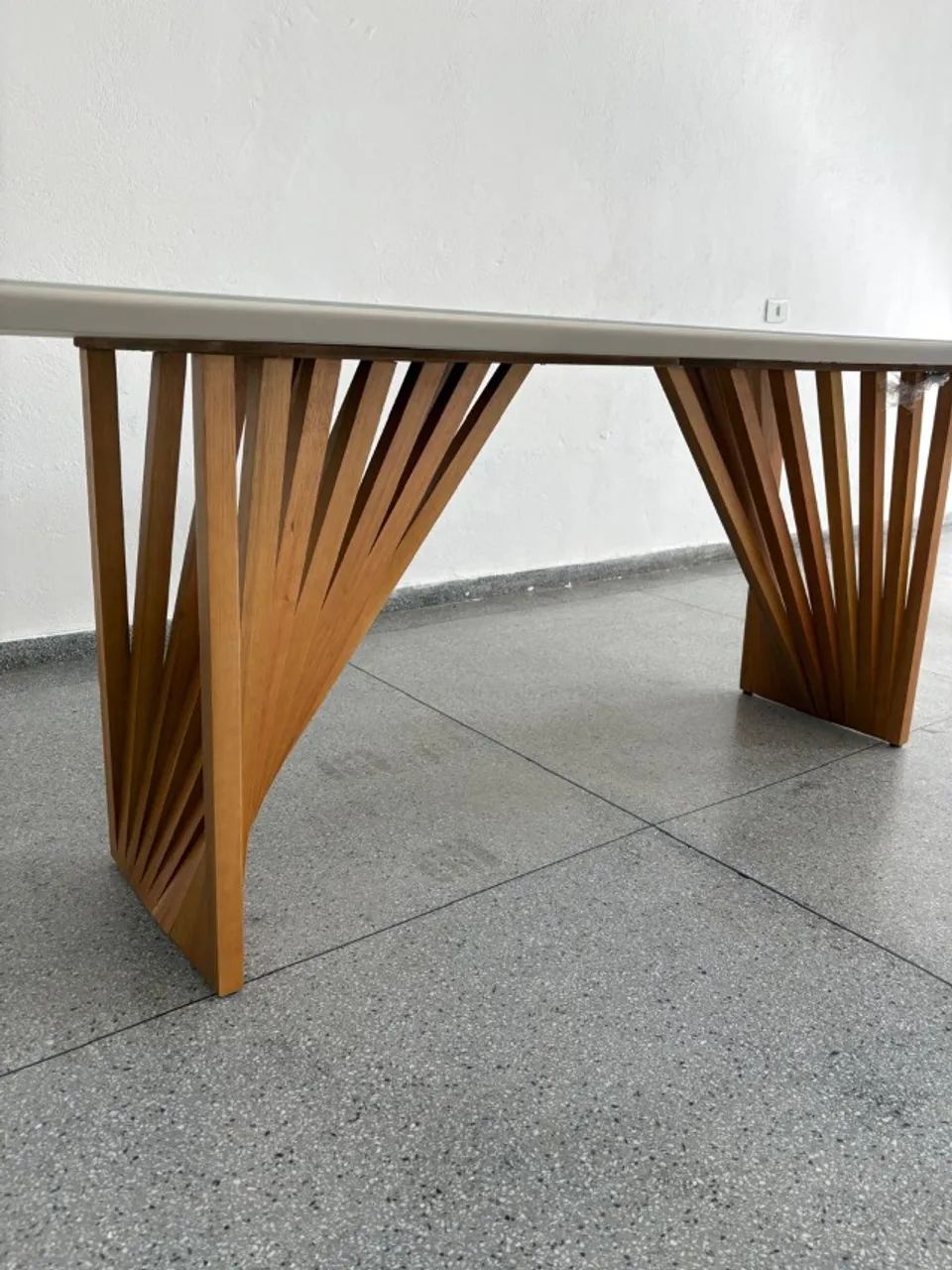 Mesa de Jantar 2.20cm (para até 8 cadeiras) - Foto 2