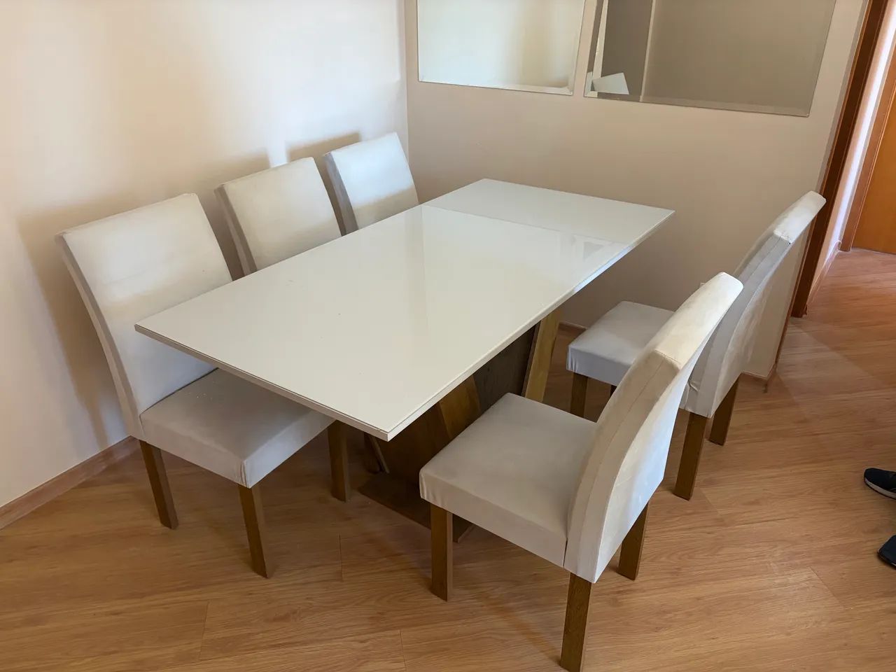 Mesa de jantar com 6 cadeiras