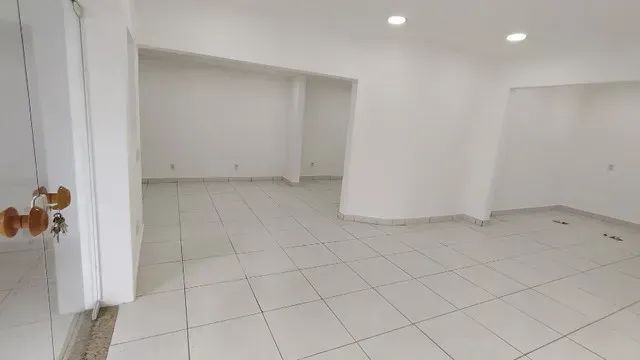 Terreno no  Centro com uma edificação comercial, escriturada - Macaé - RJ - Foto 4