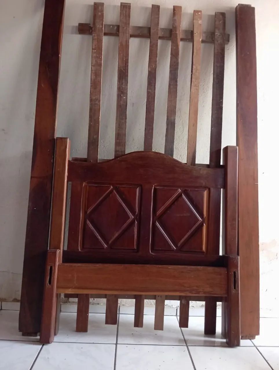 Vendo cama de solteiro 