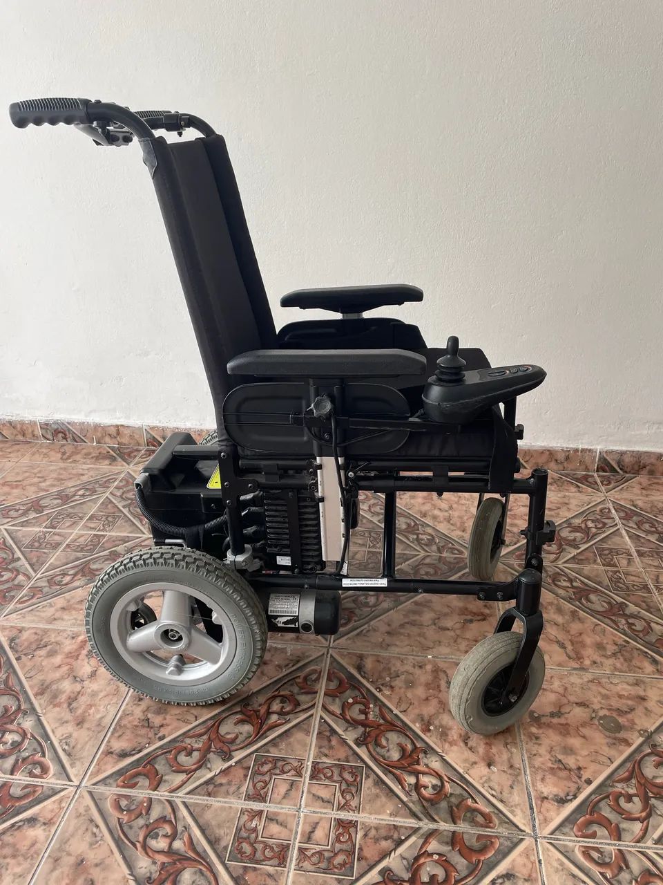 Vendo Cadeira de Rodas elétrica  - Foto 3