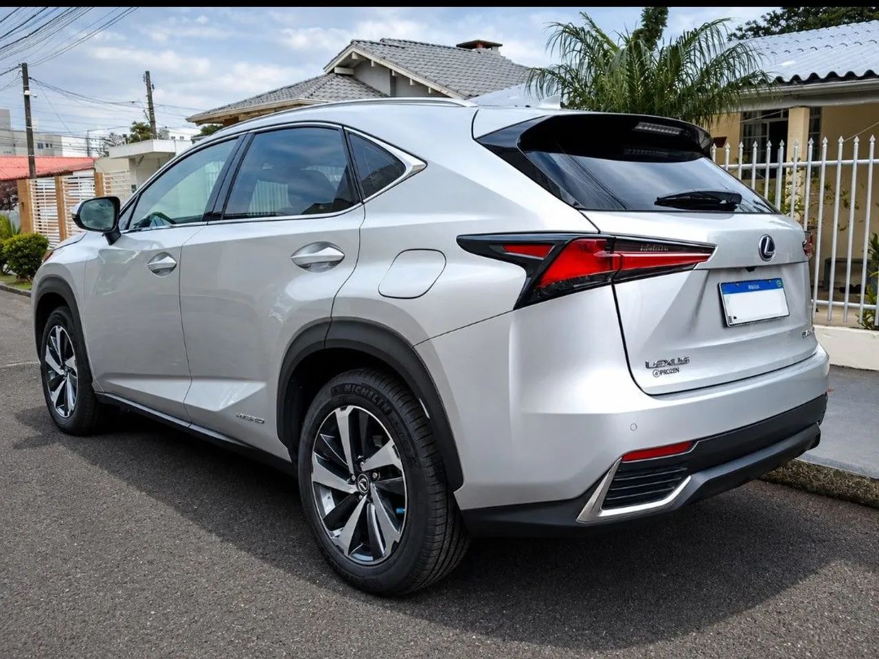 Lexus NX-300 H Luxury 2.5 16V Aut., foto 2 de 9