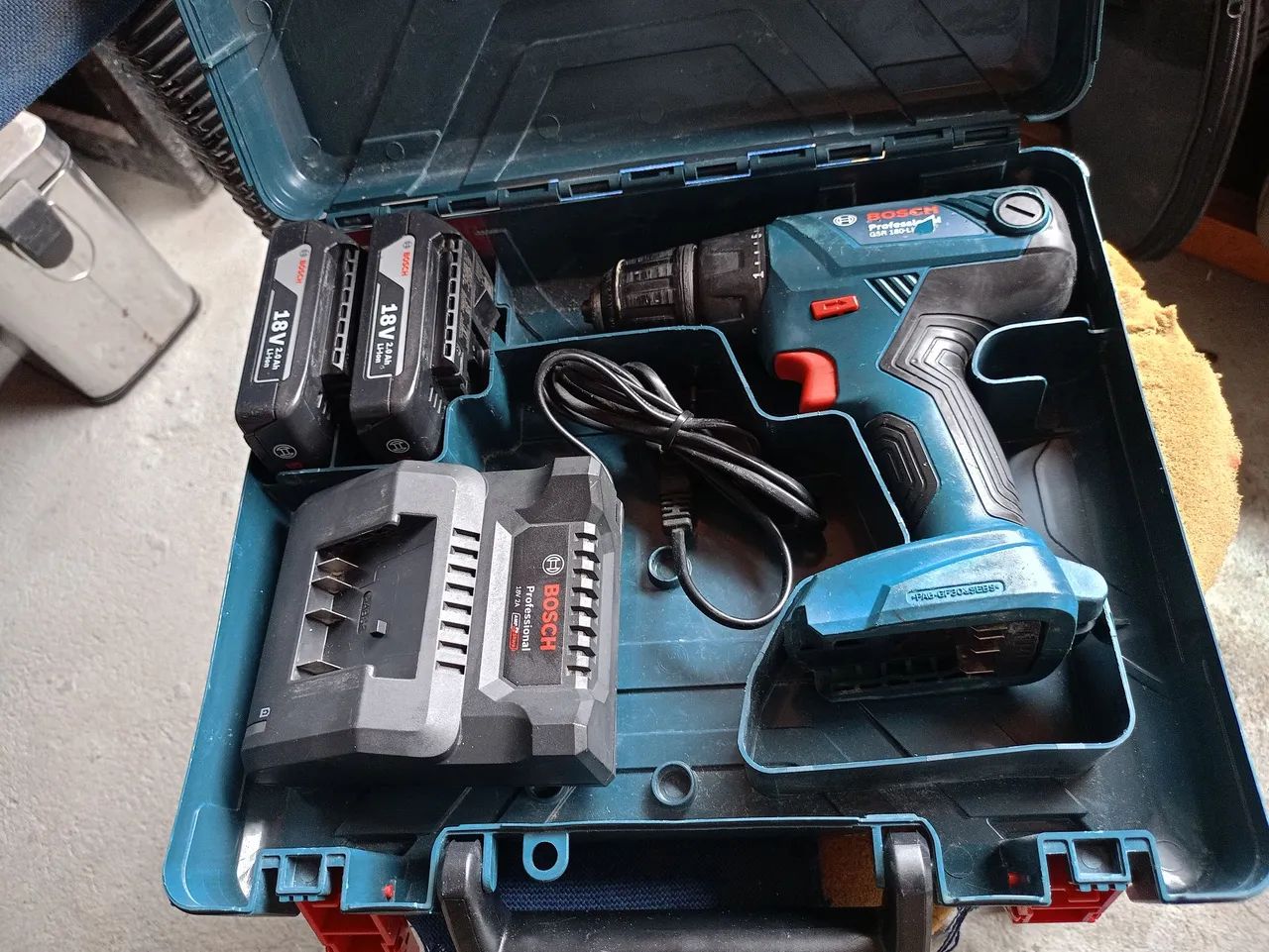 Furadeira Bosch semi nova  - Foto 3