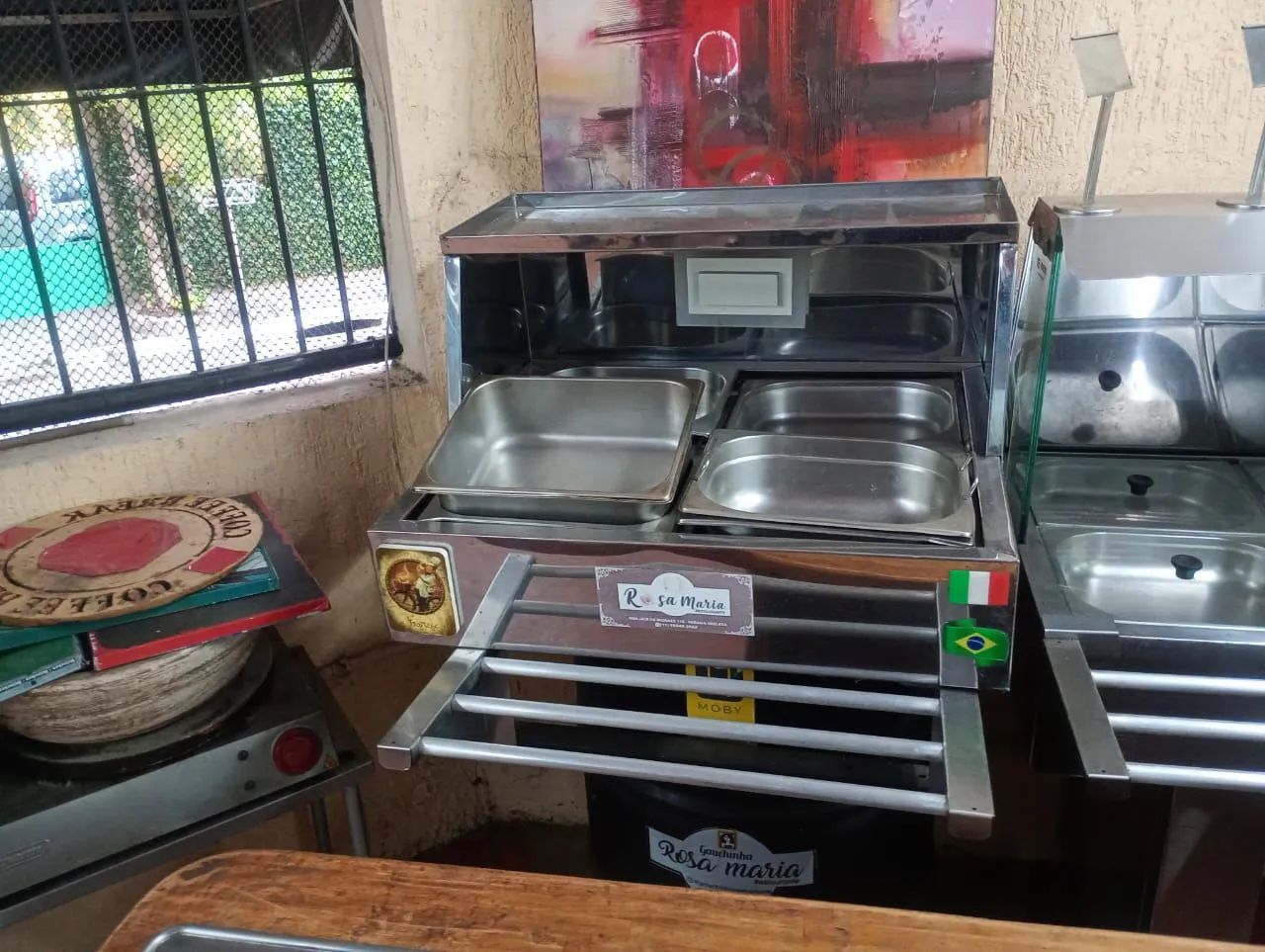 Saladeira em inox e com iluminacao