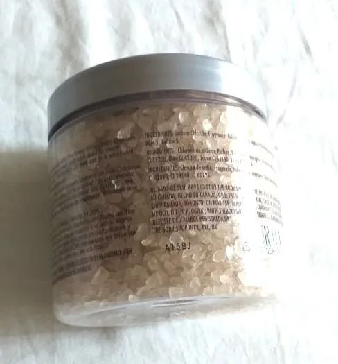 Cristais de banho marca White Musk. Embalagem com 600 gramas. - Foto 3