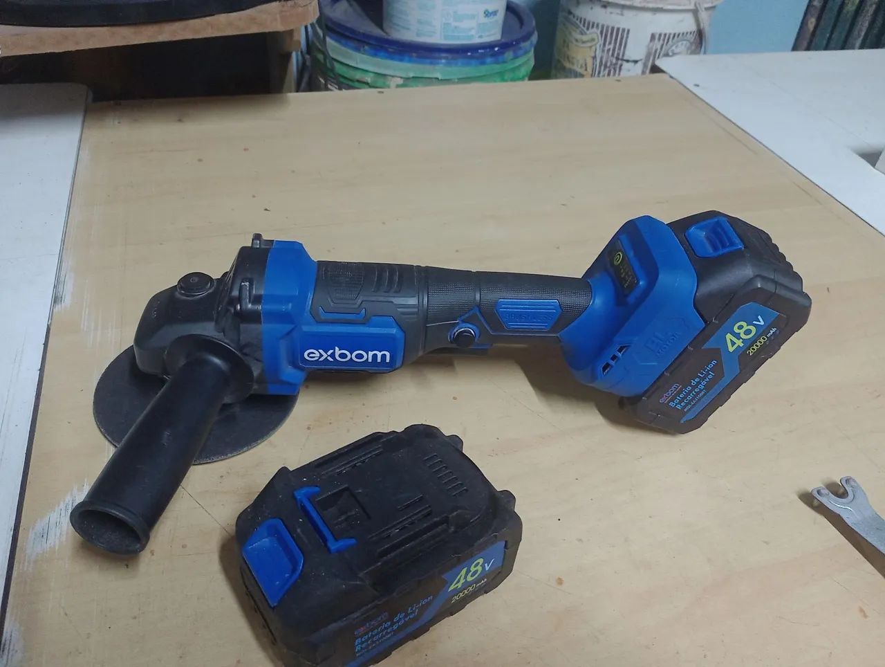 Lixadeira exbom 2 baterias brusheles 21v seminova,!