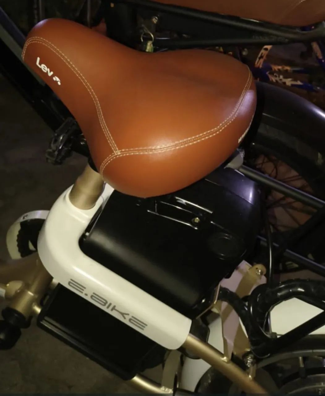 E bike dourada lev.batt lítio nova - Foto 3