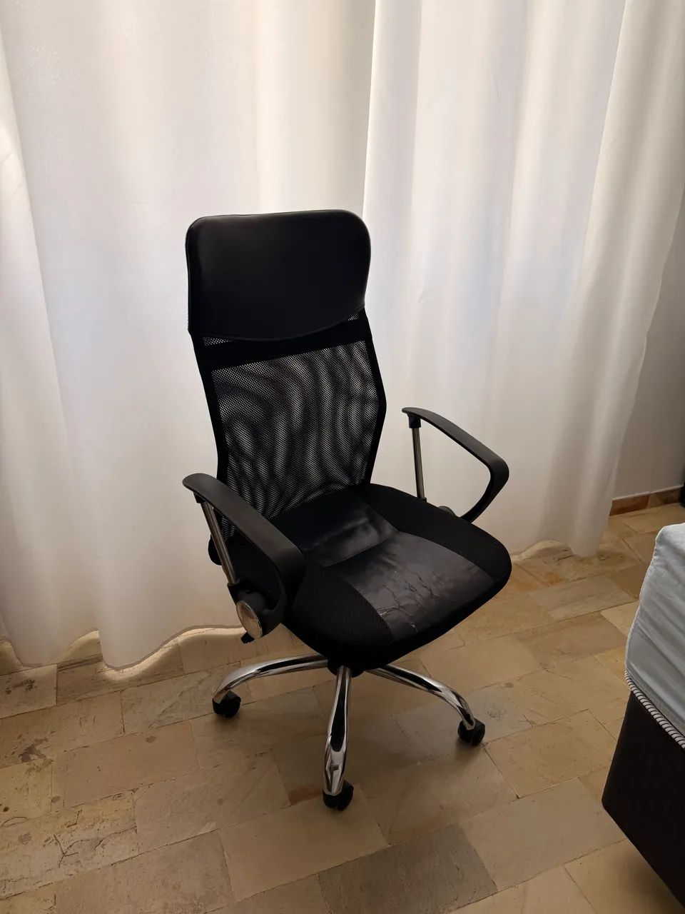 Cadeira de escritório confortável  - Foto 2