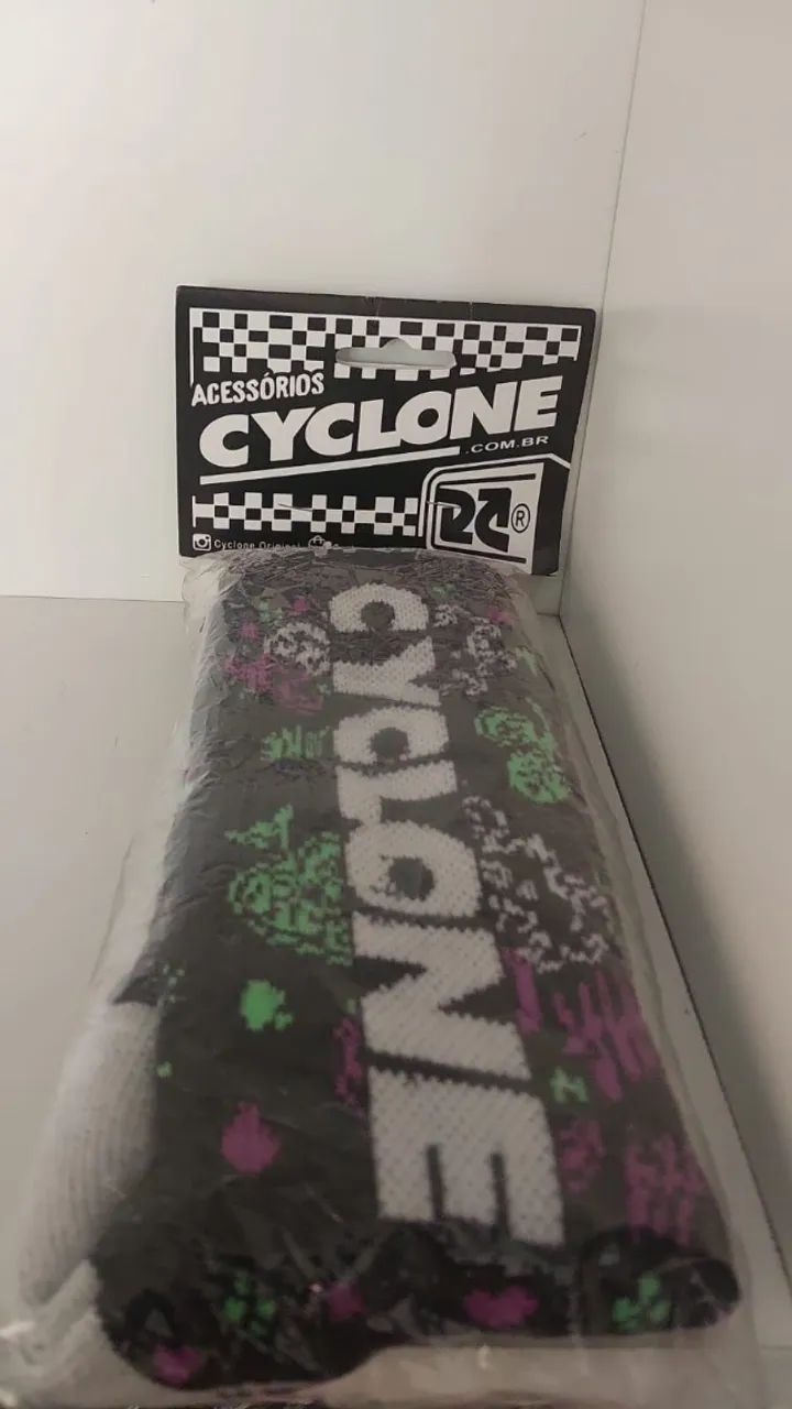 01 PAR DE MEIA  CYCLONE 